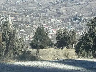 ERDEMLİNİN YAYLASI SORGUNDA EV YAPILABİLİR TARLA