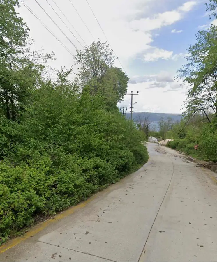 KARAMÜRSEL'DE İSTANBUL'A 1SAAT,SAHİLE3KM  SATILIK 2346M2 ARAZI   