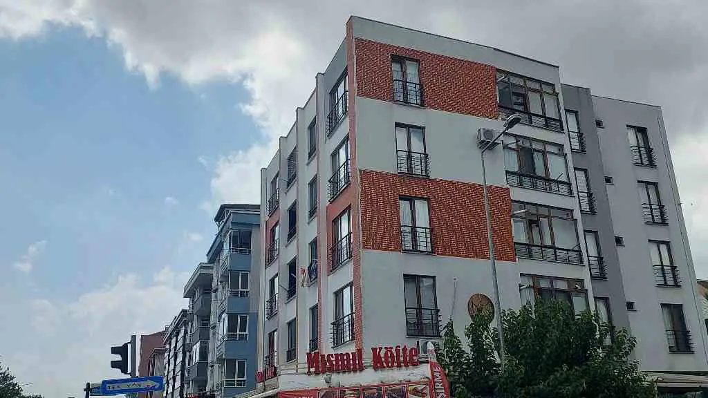 BULENT ECEVİT BULVARI UZERİNDE SATILIK 3+1 DAİRE