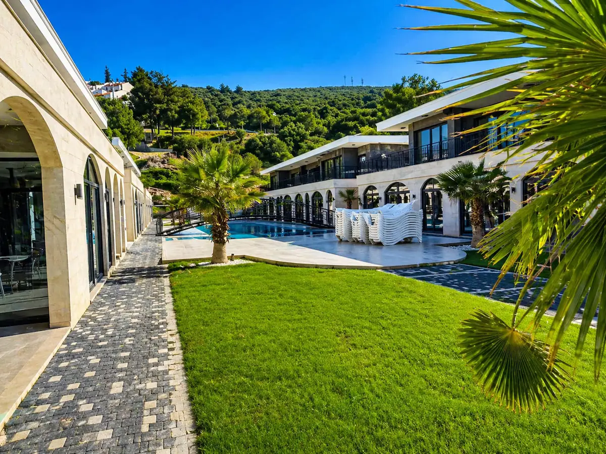 KUŞADASI KUŞTUR’DA 15 DAİRE TOPLU SATIŞ! ÖZTAŞ COUNTRY’DE EŞYALI, HAVUZLU, DENİZE YÜRÜME MESAFESİND