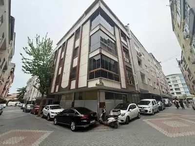 BAĞCILAR MEYDANA YAKIN GÜNGÖRENDE DEPOLU KİRALIK DÜKKAN