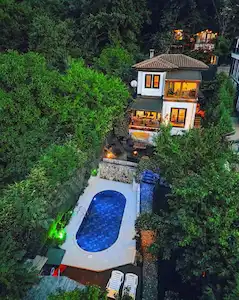 RE/MAX MIR SAPANCA'DA GÖL MANZARALI,HAVUZLU VILLA VE BUNGALOV