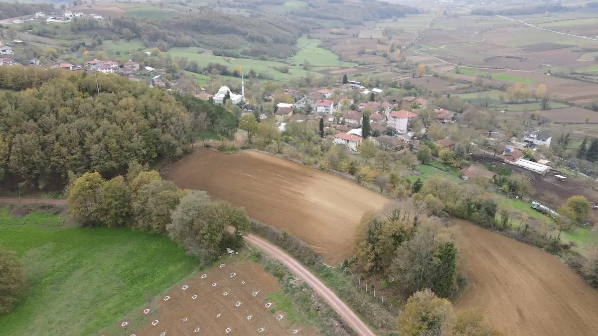 KAYMAZ ARAMANDA - EMSALSIZ NITELIKTE KÖŞE PARSEL 3.550 M2 ARSA