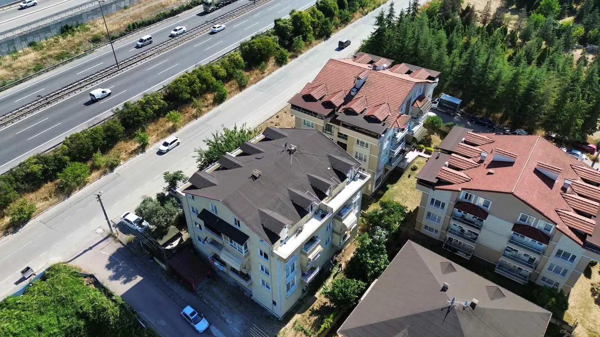 İZMİT YEŞİLOVA’DA GENİŞ TERASLI 4+1 SATILIK ÇATI DUBLEKS DAİRE