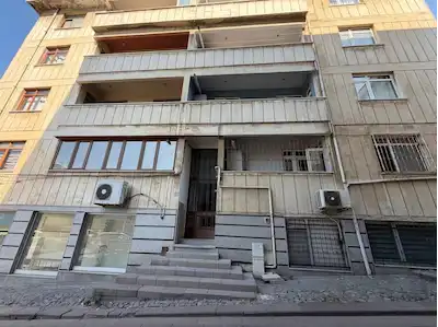 ÜMRANIYE ATAKENT MITHATPAŞA CADDESI'NDE MERKEZI KONUMDA 2+1 BÜRO & OFIS