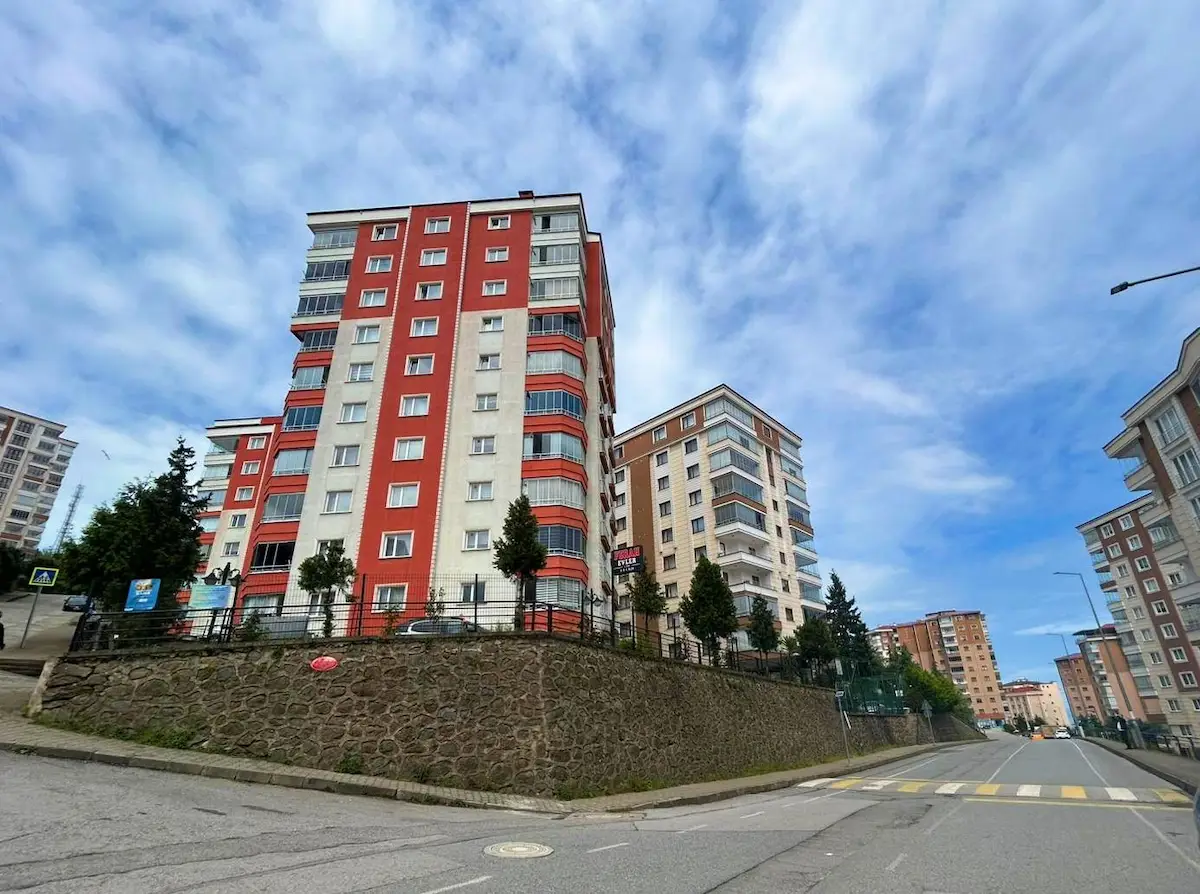 ÇUKURÇAYIR FERAH EVLER'DE 3+1 GENİŞ, FERAH, FIRSAT DAİRE
