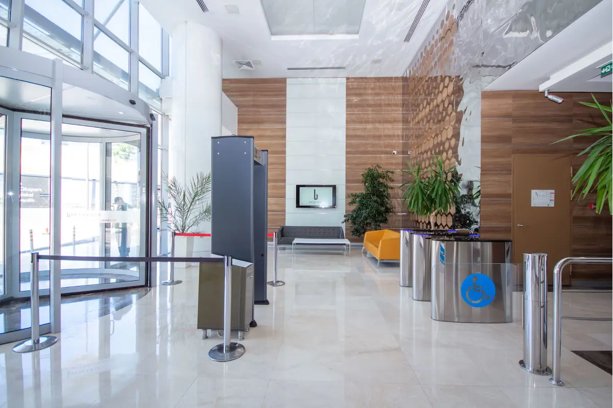 BESA KULE'DE HEMEN KULLANIMA HAZIR OFIS /REMAX ENBATI