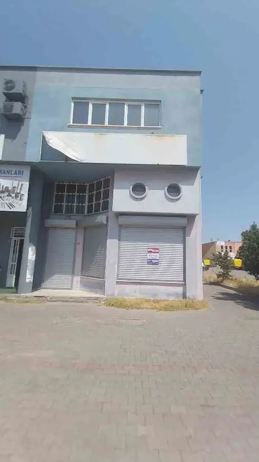 GÜZELYURT’TA CADDE ÜZERI TABELA DEĞERI YÜKSEK ESNAF SANATKARLAR ÇARŞISINDA KİRALIK KÖŞE İŞYERİ