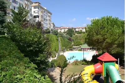 ÜSKÜDAR KÜÇÜKSU’DA KARMEN SİTESİ’NDE 2+1 | YÜKSEK GİRİŞ | BALKONLU | BOŞ