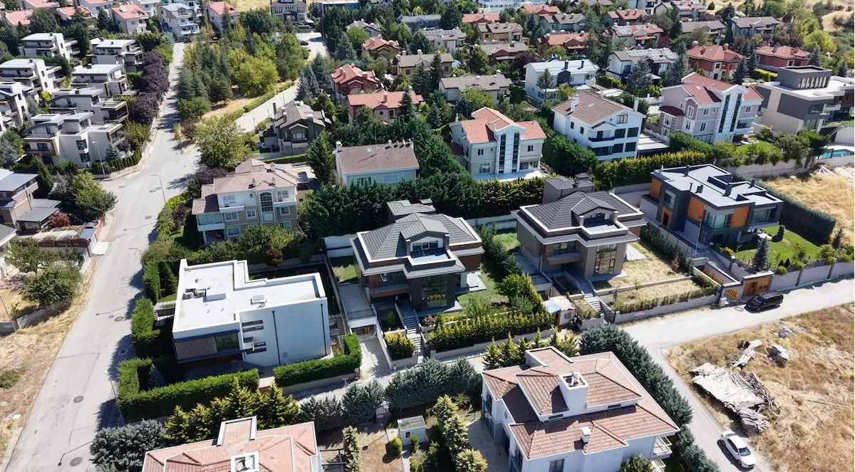 ÇAYYOLU PROF. DR. AHMET TANER KIŞLALI ILERI NATAMAM SATILIK VILLA /REMAX ENBATI