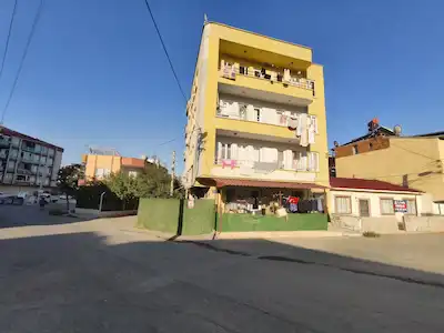 REMAX RİNA'DAN AKKENT MAH.DE 4 KATLI BİNA