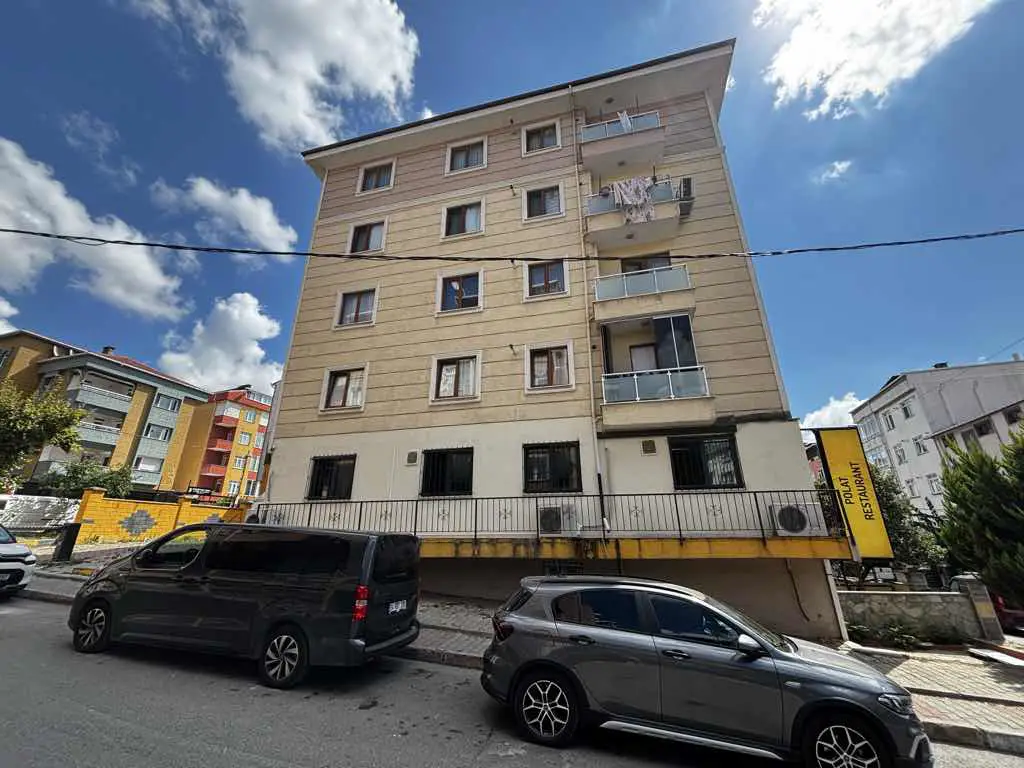 KARTAL CUMHURIYET MAHALLESI BALKONLU ARA KAT SATILIK 3 + 1 DAIRE