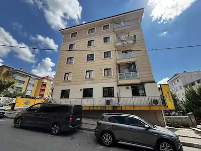KARTAL CUMHURIYET MAHALLESI BALKONLU ARA KAT SATILIK 3 + 1 DAIRE