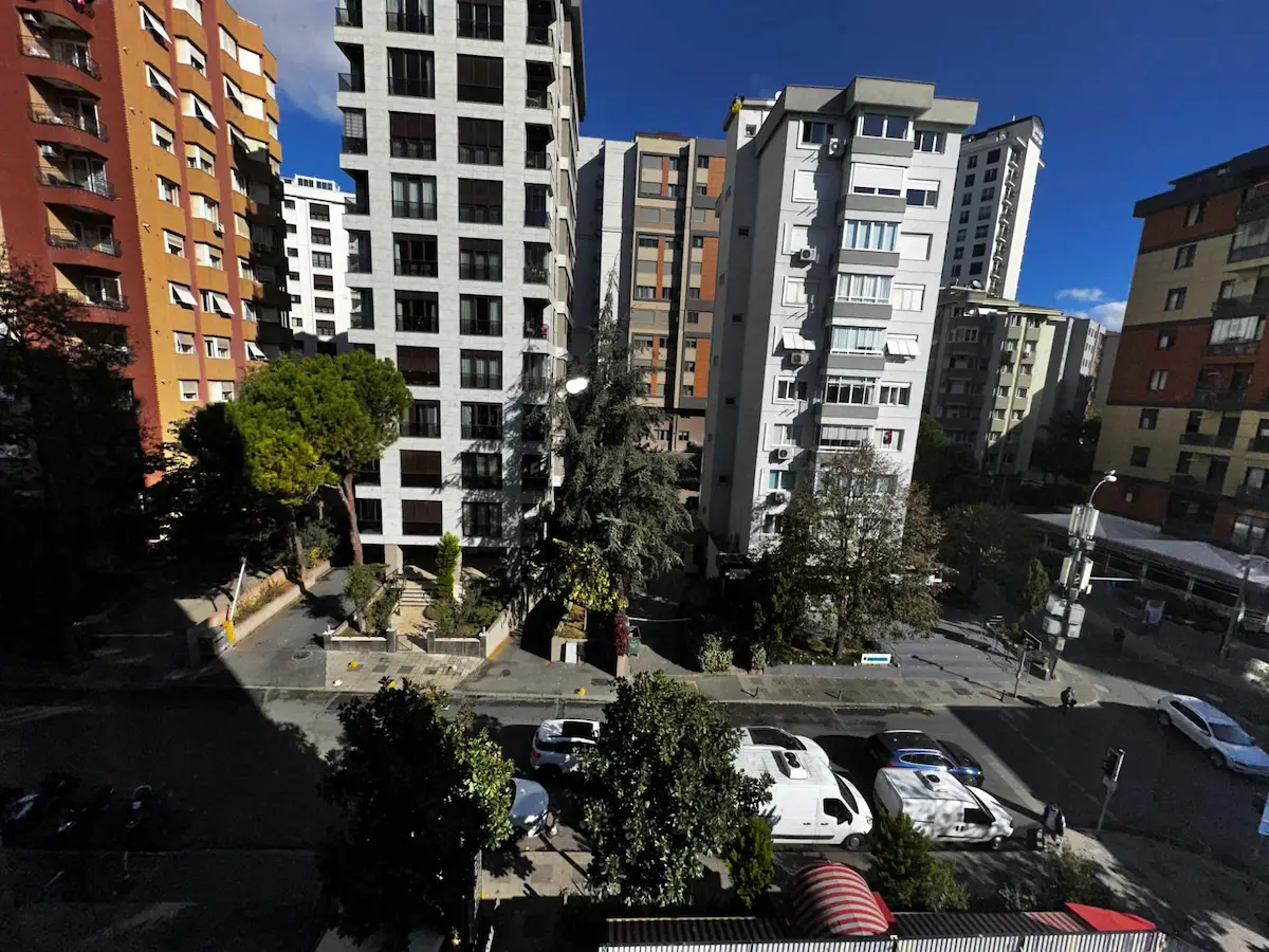 SUADIYE EMINALIPAŞA CADDESI ÜSTÜNDE 3+1 KIRALIK BALKONLU DAIRE