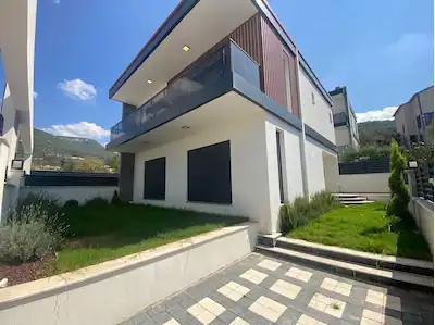 BUCA KAYNAKLAR SATILIK YENI MÜSTAKIL VILLA