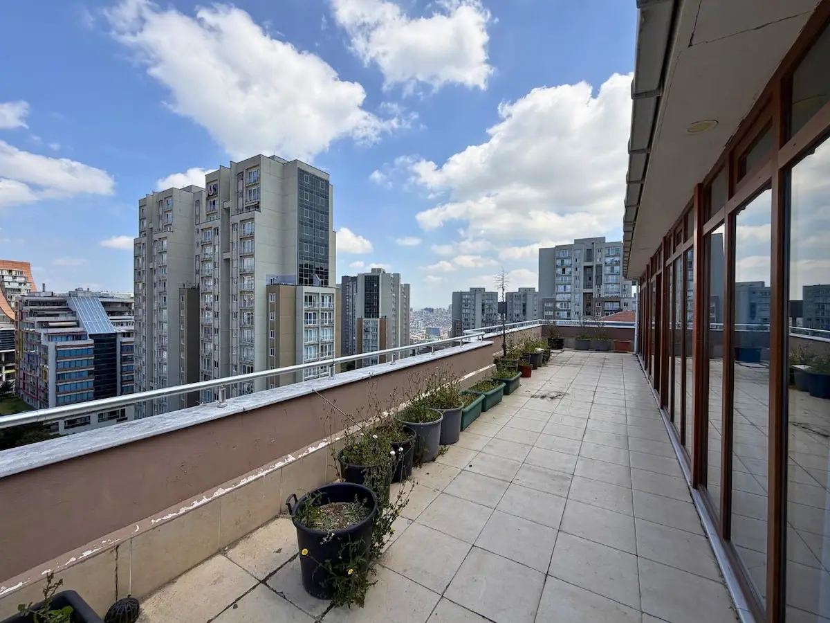 MARİN 2 SİTESİNDE METROBÜSE 8 DK GENİŞ TERASLI KİRALIK 3+1 2