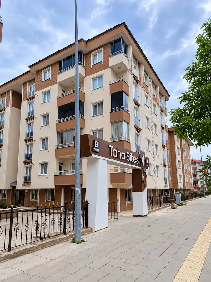 REMAX ARTIS'DEN ETÜ YOLU'NDA SATILIK 3+1 DAIRE