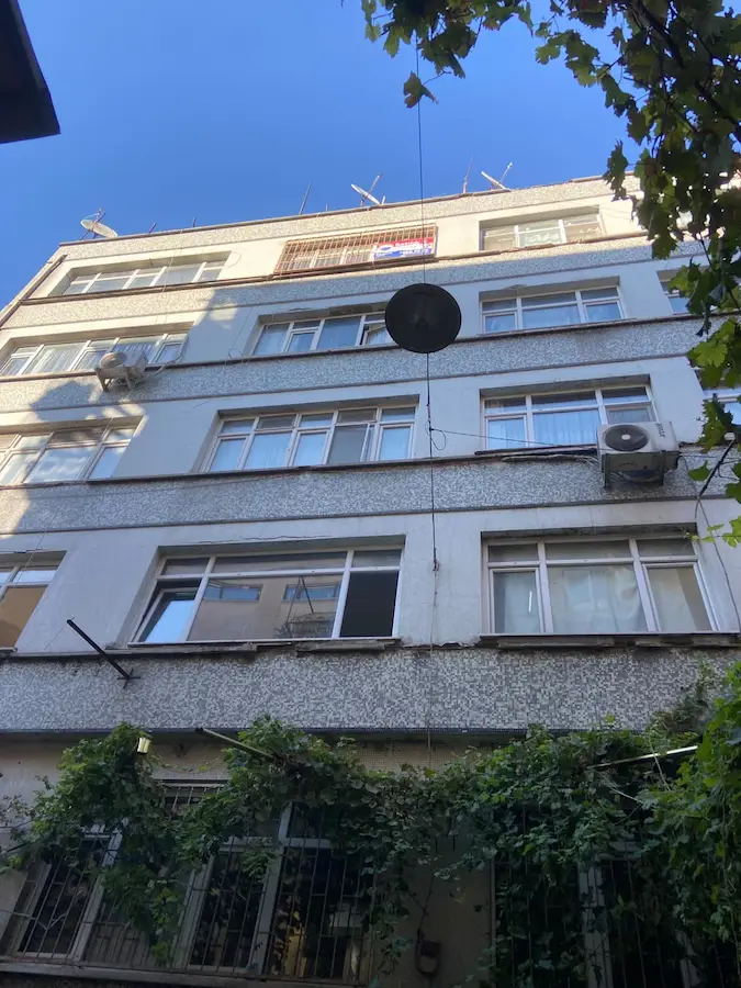 GEDİKPAŞA’DA SATILIK 3+1 DAİRE