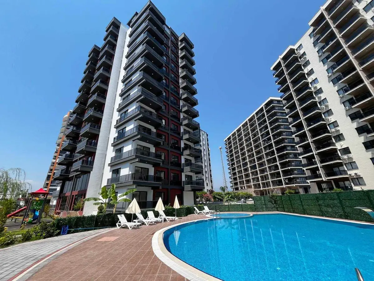 REMAX TOROS'TAN KARGIPINARI'NDA HAVUZLU SİTE İÇERİSİNDE CAZİP FİYATLI GENİŞ 1+1
