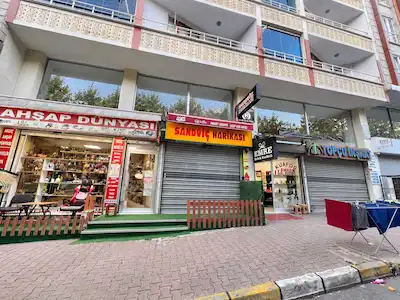 ESENYURT'TA 5 METRE VİTRİNLİ 80 M² KİRALIK DÜKKÂN