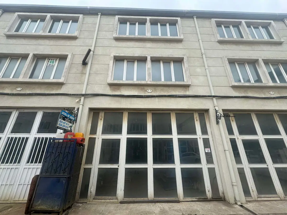 TERSANELER BÖLGESI MARIN ÇARŞI E BLOKTA SATILIK İMALATHANE,DEPO
