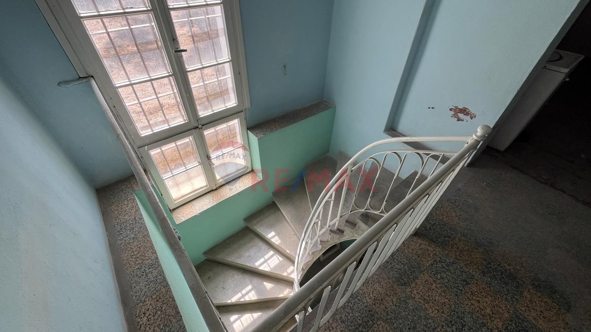 AYVALIK ORTA ÇAMLIK MEVKİNDE SAHİLE 100 METRE UZAKLIKTA 1880M2 ALANDA KONUMLANMIŞ MÜSTAKİL EV