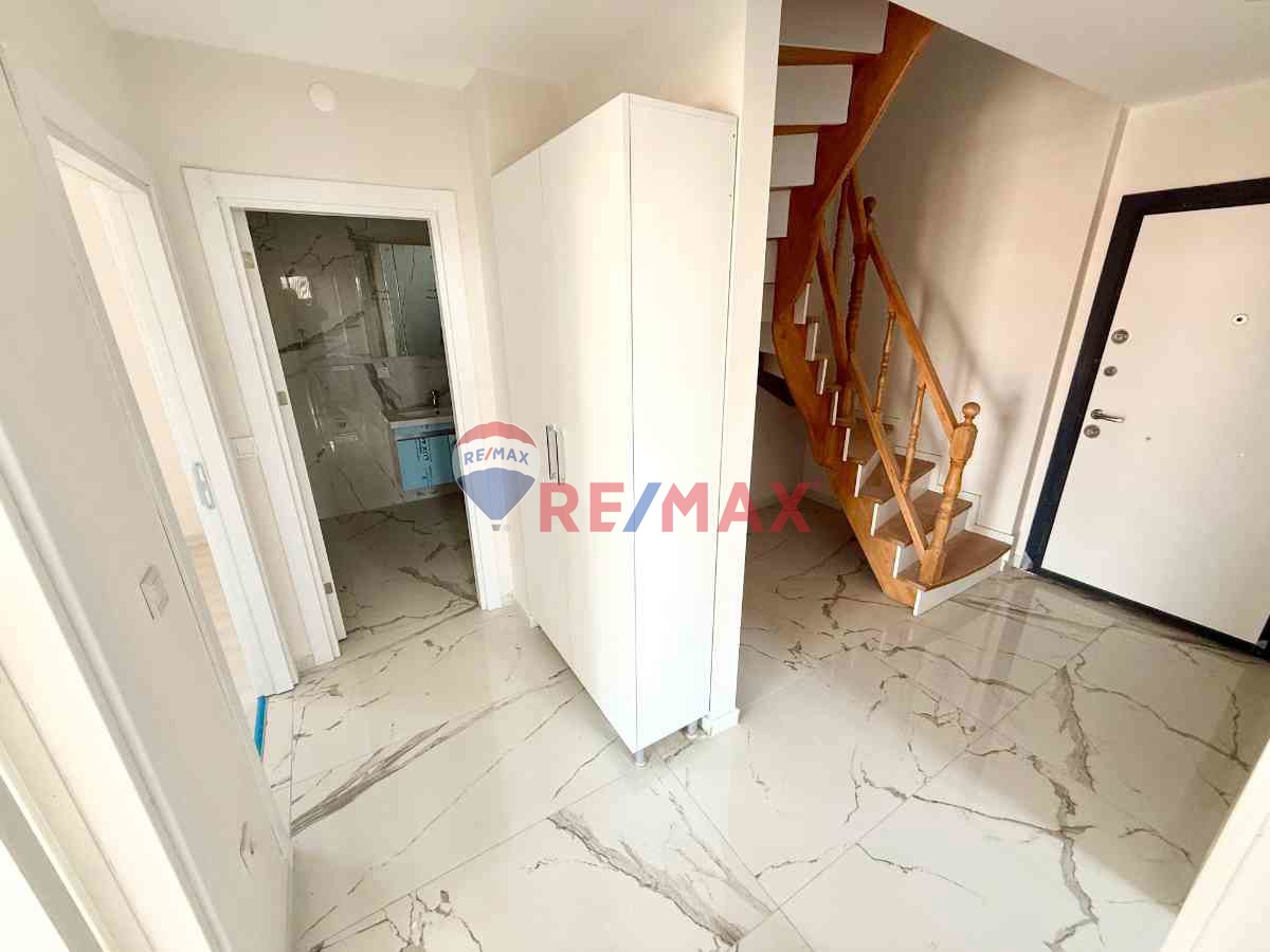 ACIBADEM ÜNİV VE METRO YAKININDA TERASLI SIFIR 5+1 DUBLEKS