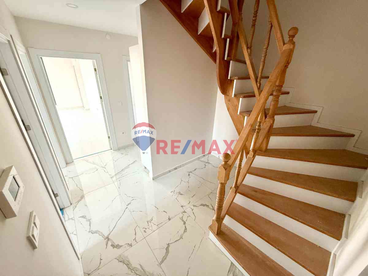 ACIBADEM ÜNİV VE METRO YAKININDA TERASLI SIFIR 5+1 DUBLEKS