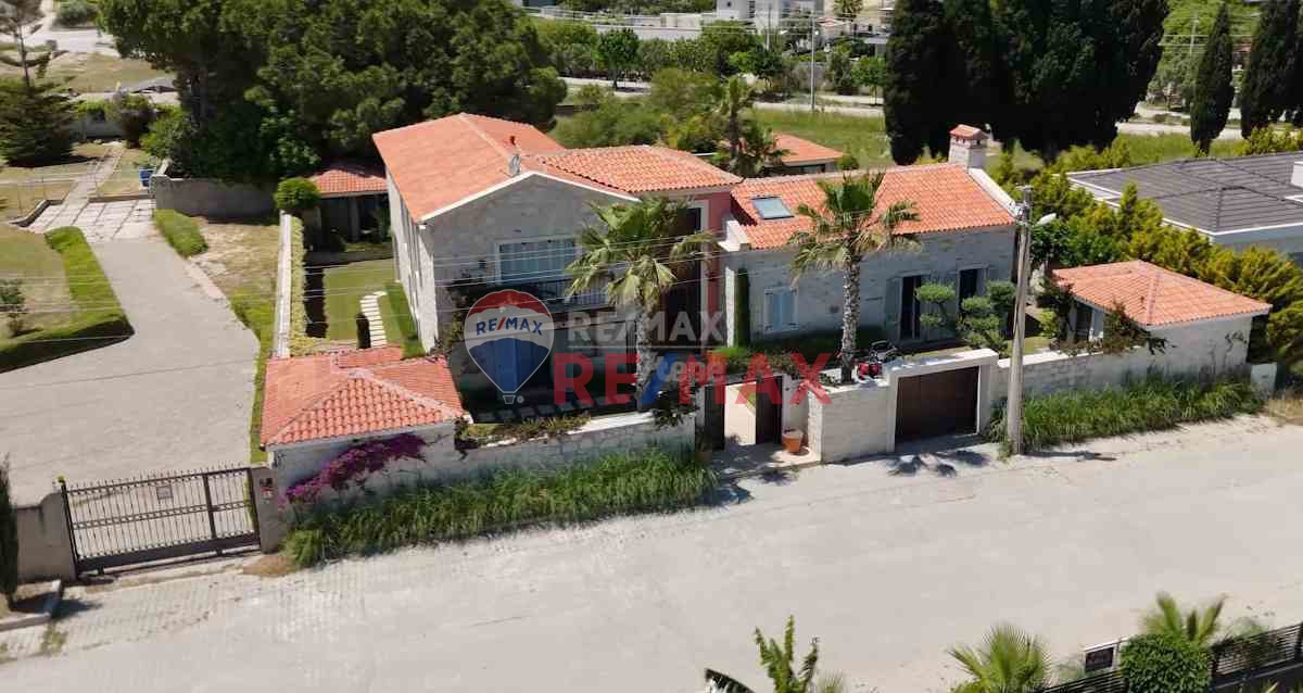 İZMİR MAMURBABA'DA 5+ 1 TAM MÜSTAKİL ULTRA LÜKS KIRALIK MALİKANE