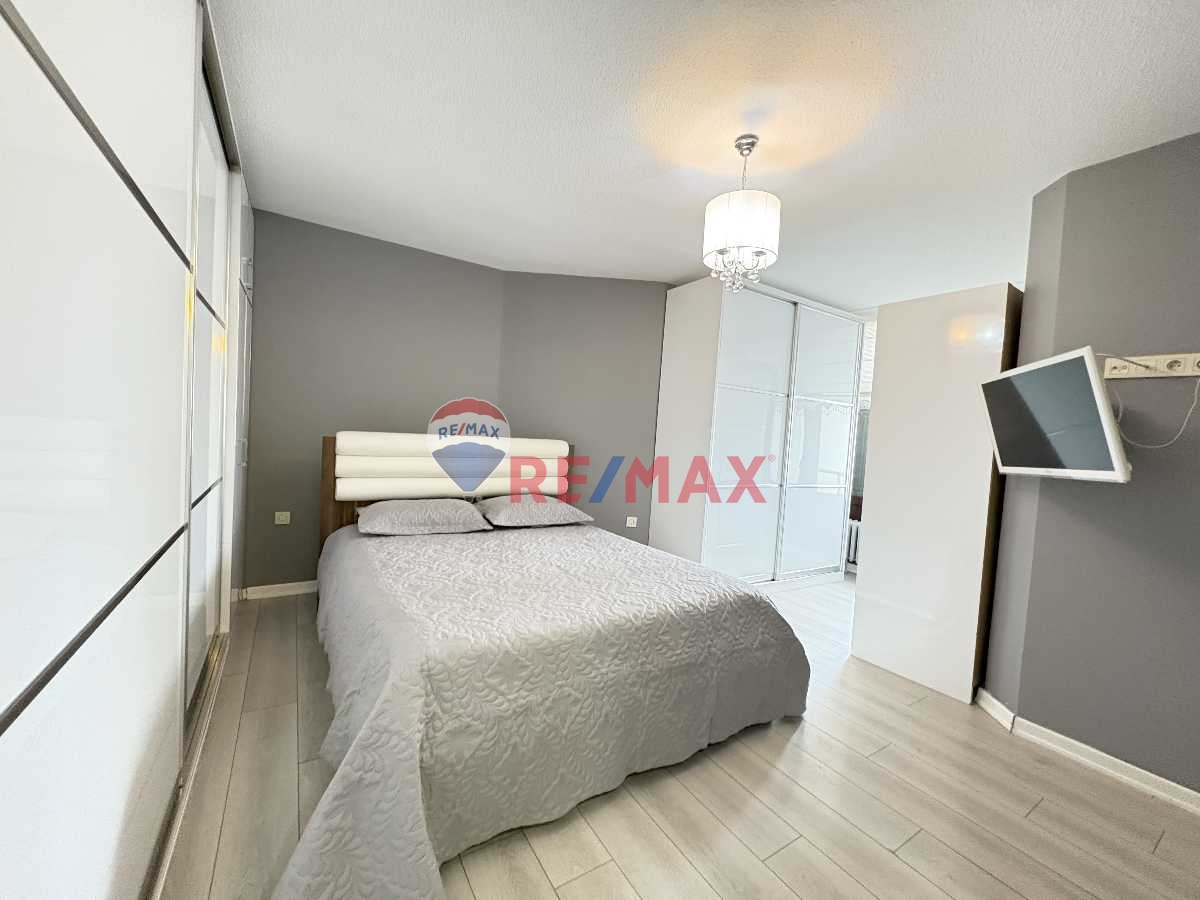 KENT SITESI TURAN EMEKSIZ DE EMSALSIZ SATILIK 4+1