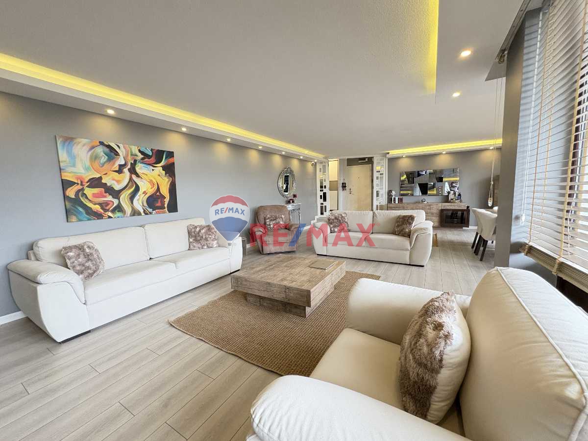 KENT SITESI TURAN EMEKSIZ DE EMSALSIZ SATILIK 4+1