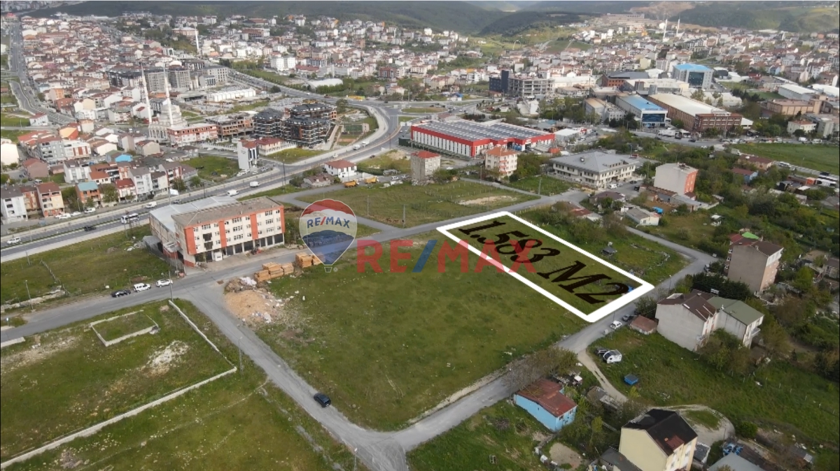 REMAX'DEN ARNAVUTKÖY'DE ANA CADDEYE CEPHE TICARI İMARLI 1.583 M2