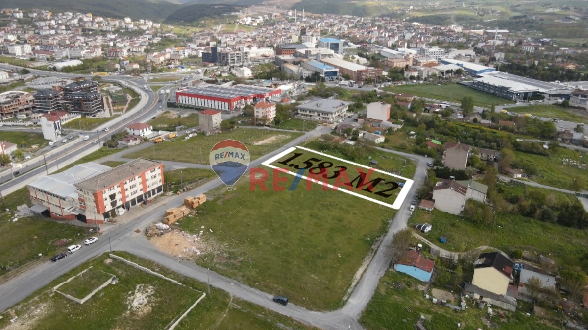 REMAX'DEN ARNAVUTKÖY'DE ANA CADDEYE CEPHE TICARI İMARLI 1.583 M2