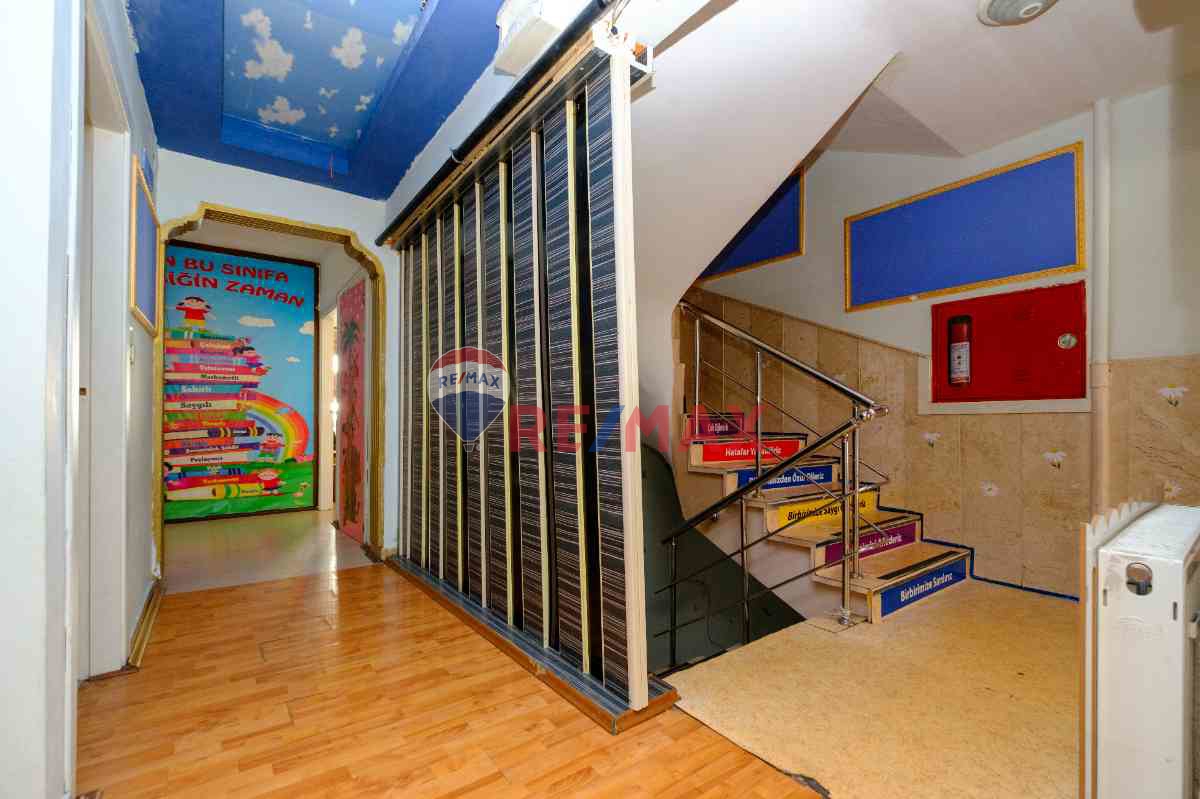 RAGIP TÜZÜN MAH. KIRALIK 530 M2 KOMPLE BINA