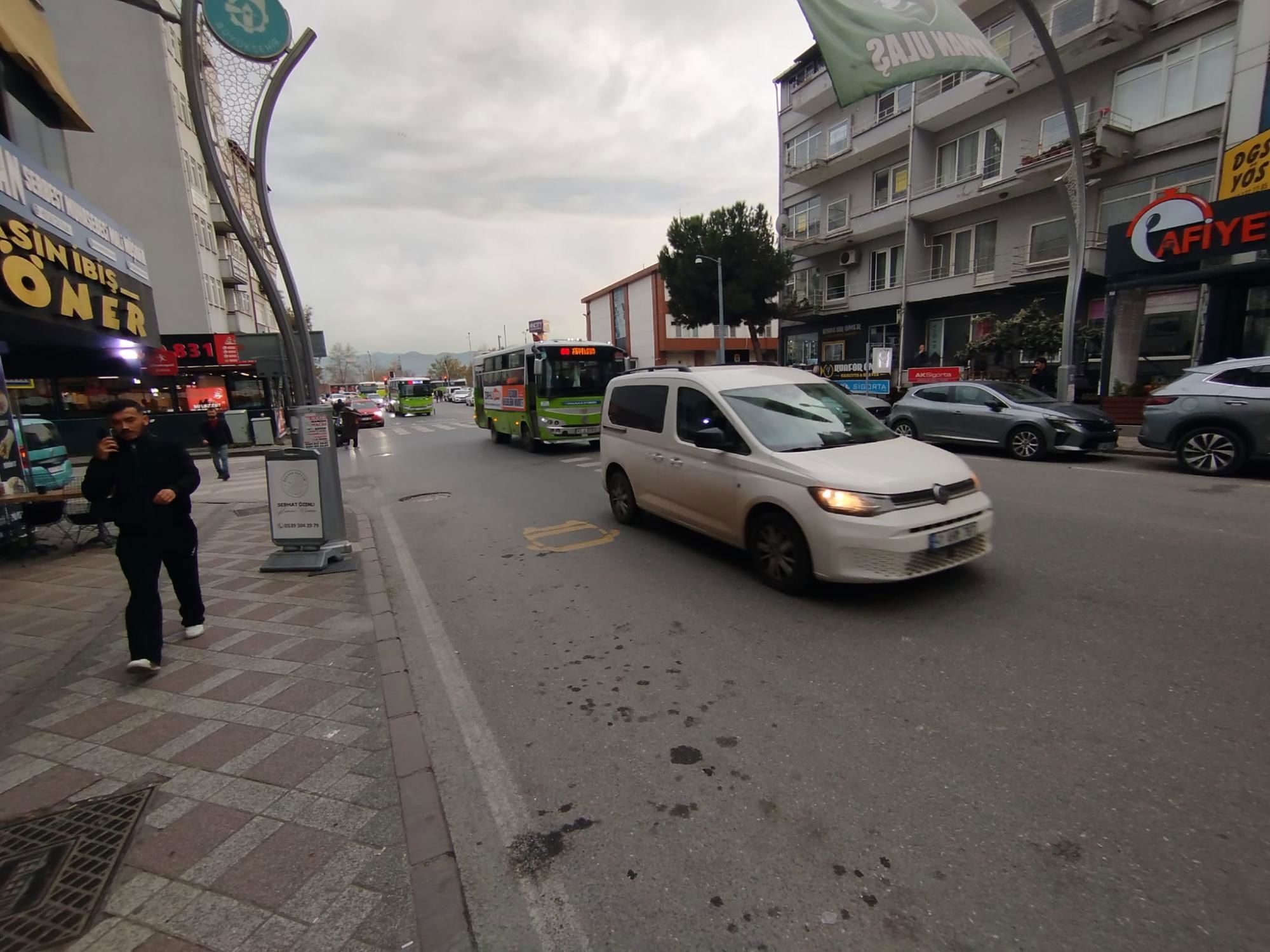 İZMIT’IN EN DEĞERLI CADDESINDE KIRALIK OFIS!