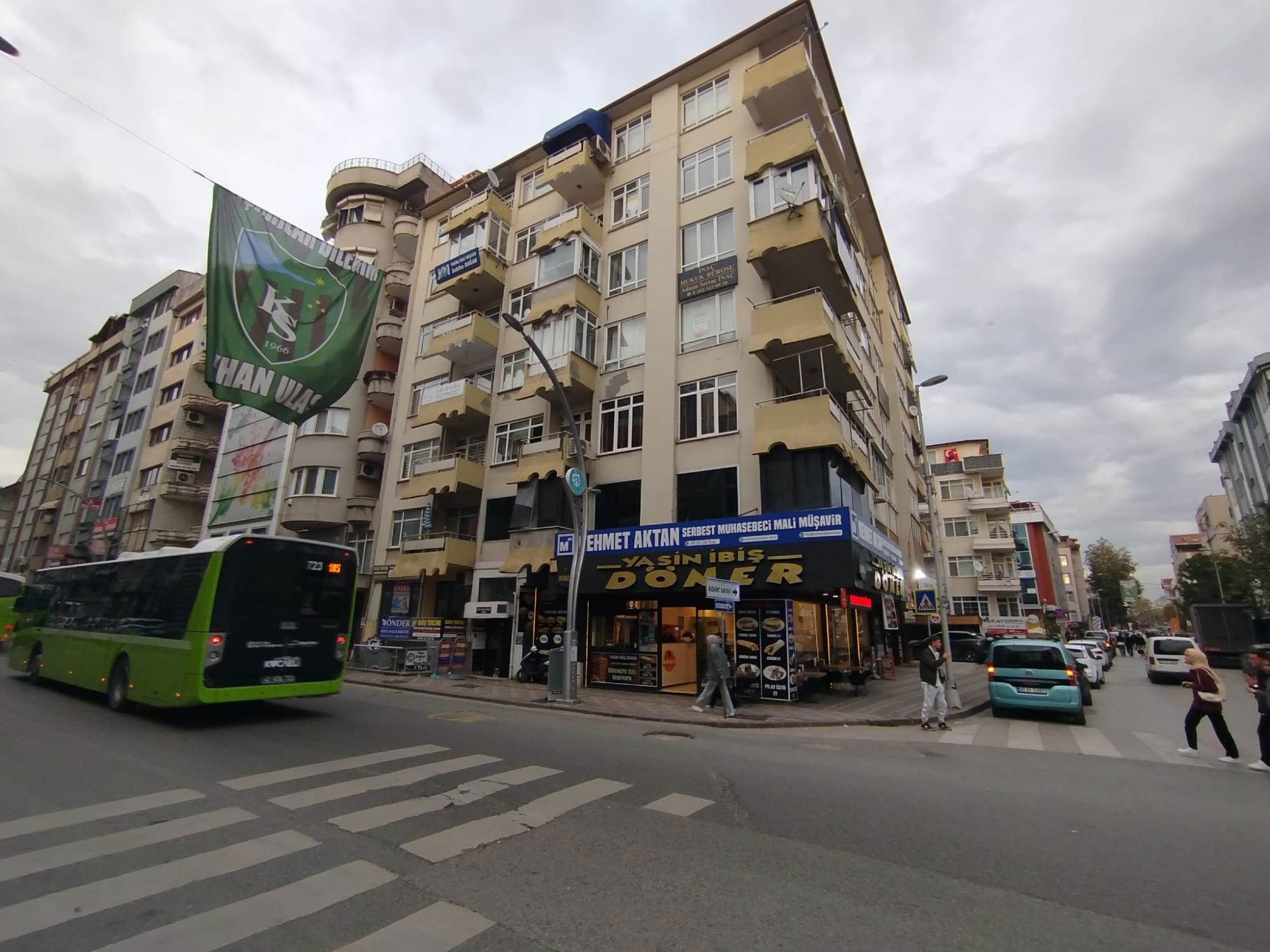 İZMIT’IN EN DEĞERLI CADDESINDE KIRALIK OFIS!