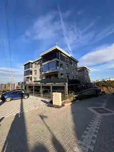 BAŞİSKELE TINAZTEPE ' DE DENİZ MANZARALI SIFIR 2+1 KİRALIK DAİRE