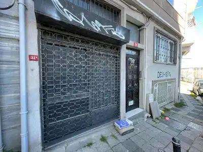 KADIKÖYDE LOFT OFIS/STÜDYO/BUTIK KULLANIMA UYGUN 40 M² DÜKKAN