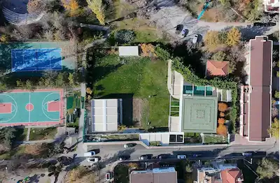 BEYSUKENT’TE TOPRAKLI TARIM EĞİTİMİ ,3000 M² KAPALI ALAN /TENİS,GOLF VE DOĞA ODAKLI ANAOKULU KAMPÜS