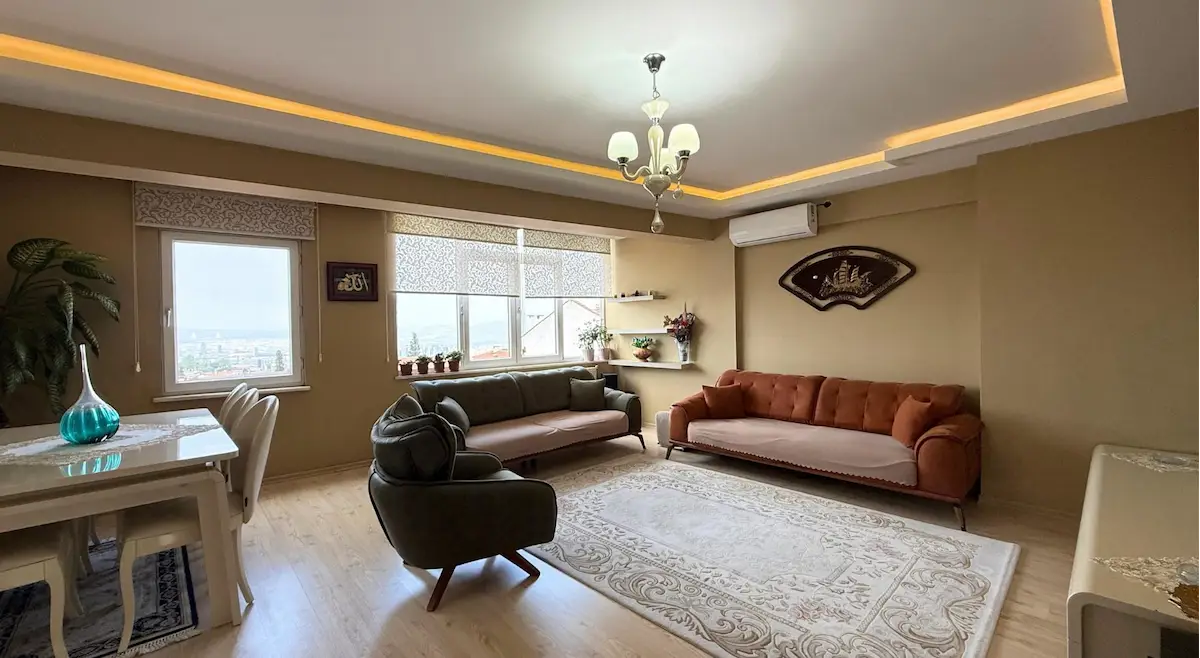 REMAX BEYAZ İVAZPAŞA MAH. MEYDANINA CEPHELİ BAKIMLI 3+1 GENİŞ DAİRE