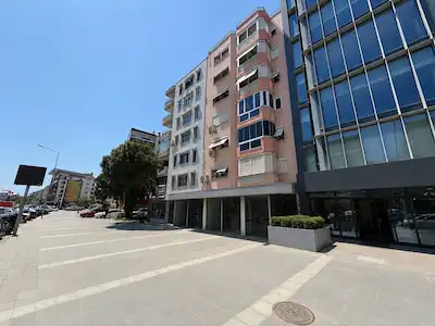 KARŞIYAKA'NIN KALBİNDE İZBAN YAKINI GENİŞ 3+1 SATILIK DAİRE