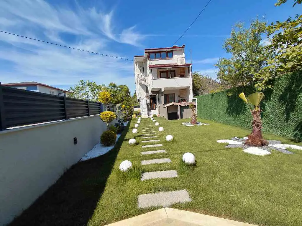 RE/MAX KIYI'DAN 400M² TAM MÜSTAKİL GENİŞ AİLELER İÇİN VİLLA