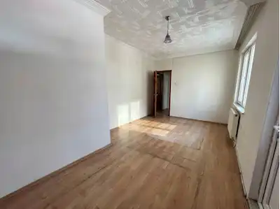 GÖLCÜK MERKEZ' DE KIRALIK TERASLI GENIŞ 2+1
