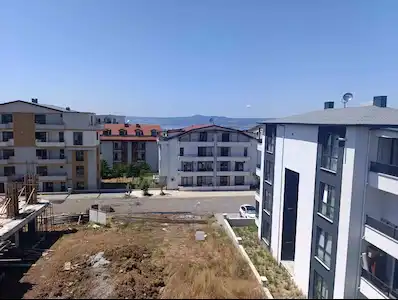 BAŞİSKELE FATİH MAHALLESİNDE DOĞU CEPHE 2+1 | YERDEN ISITMALI | BALKONLU | 