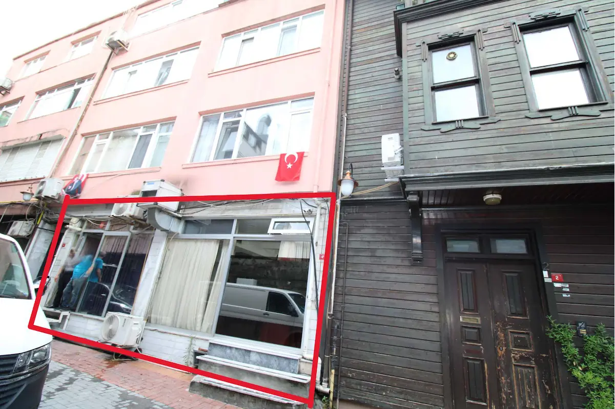 REMAX EBRU'DAN ARNAVUTKÖY KARAKOL YANI SAHİLE PARALEL CADDEDE 3