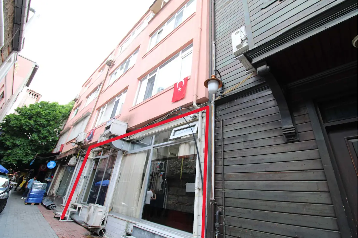 REMAX EBRU'DAN ARNAVUTKÖY KARAKOL YANI SAHİLE PARALEL CADDEDE 2