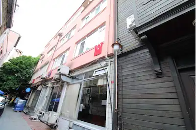 REMAX EBRU'DAN ARNAVUTKÖY KARAKOL YANI SAHİLE PARALEL CADDEDE