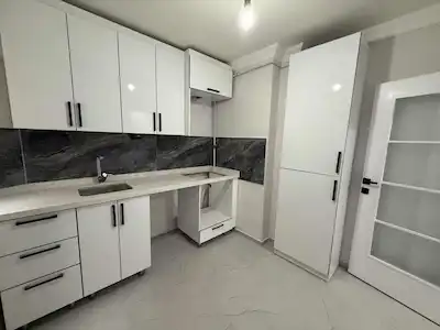 DİKMEN CADDESİ ÜZERİ YENİLENMİŞ 2+1 SATILIK DAİRE