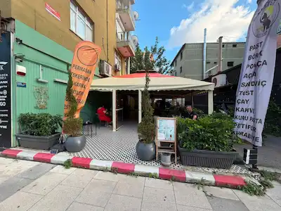 ATAŞEHİR AVICENNA HASTANESİ KARŞISI DEVREN KİRALIK KAFE