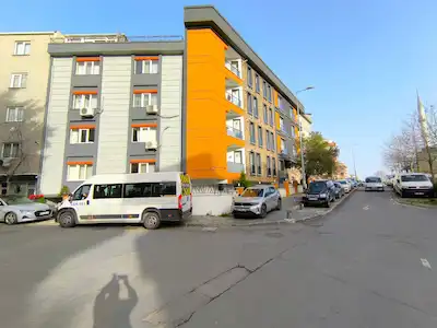 REMAX ASHILL ÜMNRANIYE NAMIKKEMAL 'DE METRO YAKINI DE SATILIK 2+1 METRO